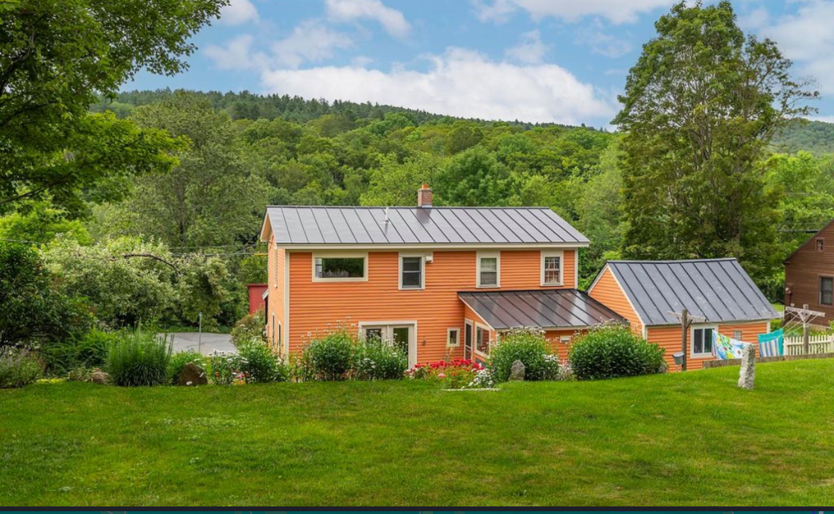 Charming 1797 Home ready to snuggle in . - Photo 2