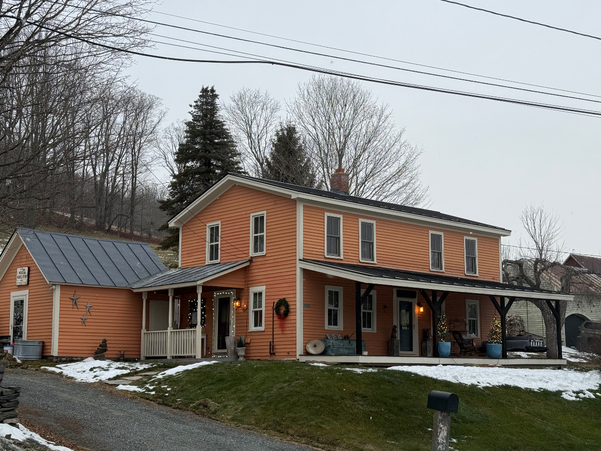 Charming 1797 Home ready to snuggle in . - Photo 1