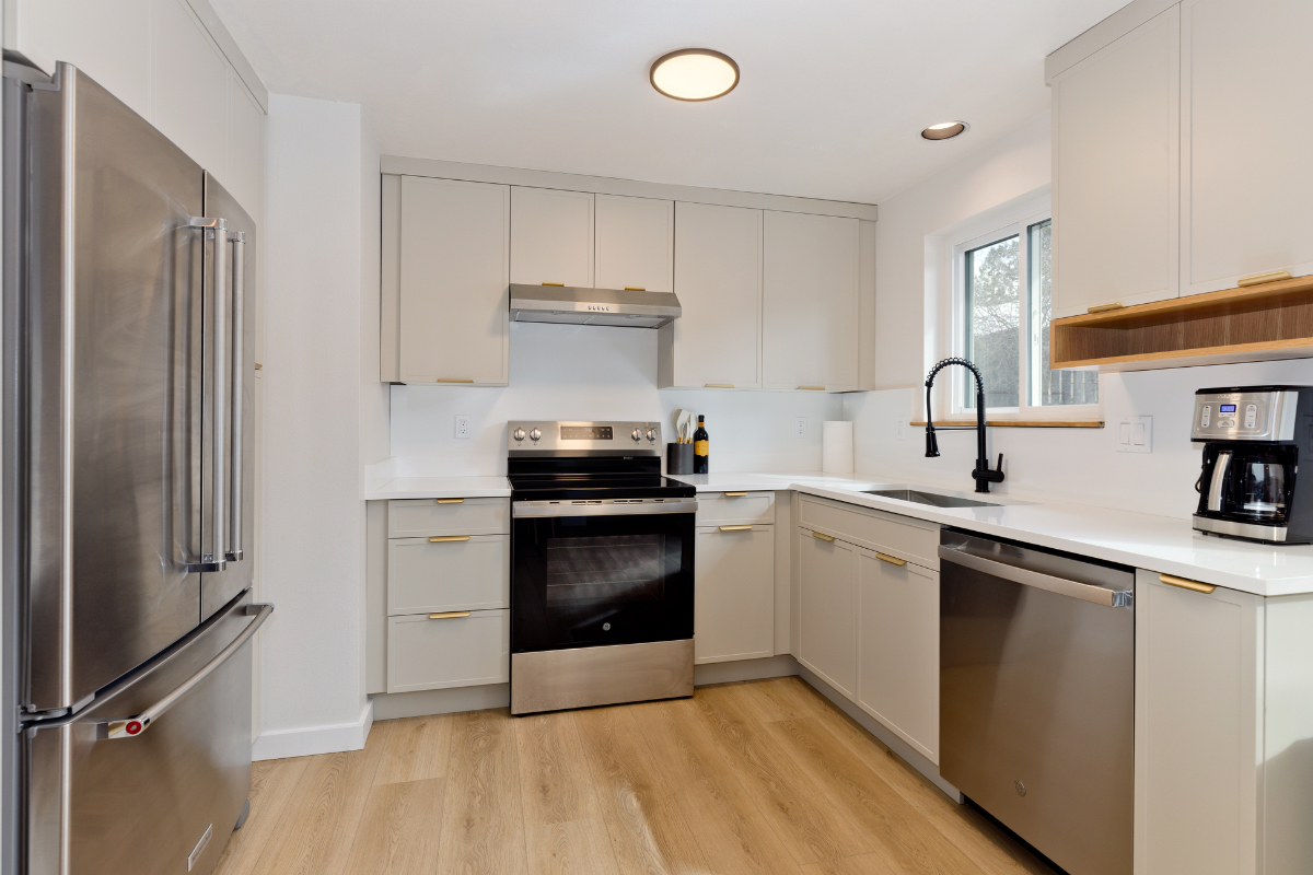 Quiet Midtown Home | Close to St. Charles | Pets OK - Photo 4