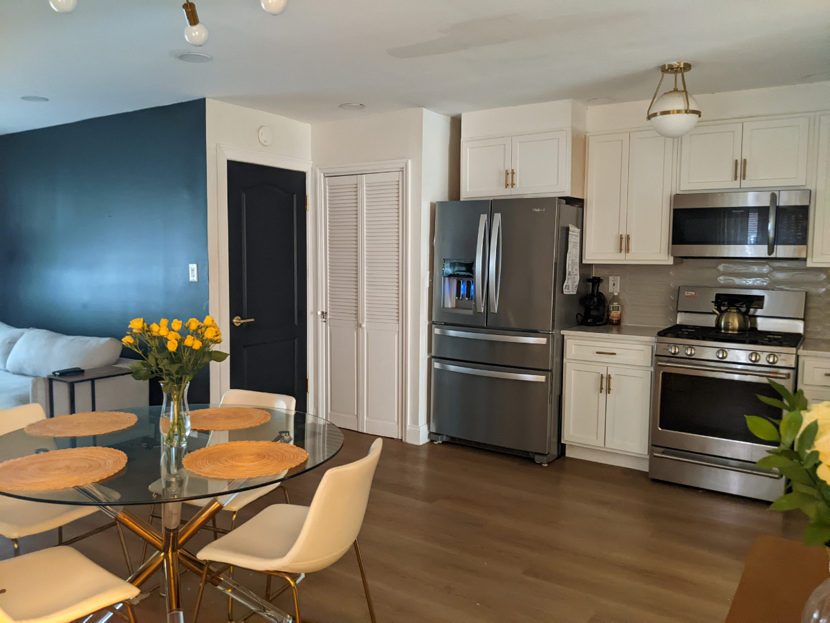 Quiet First Floor Retreat With Two Queen Bedrooms, Full Kitchen And Nearby Park - Photo 6