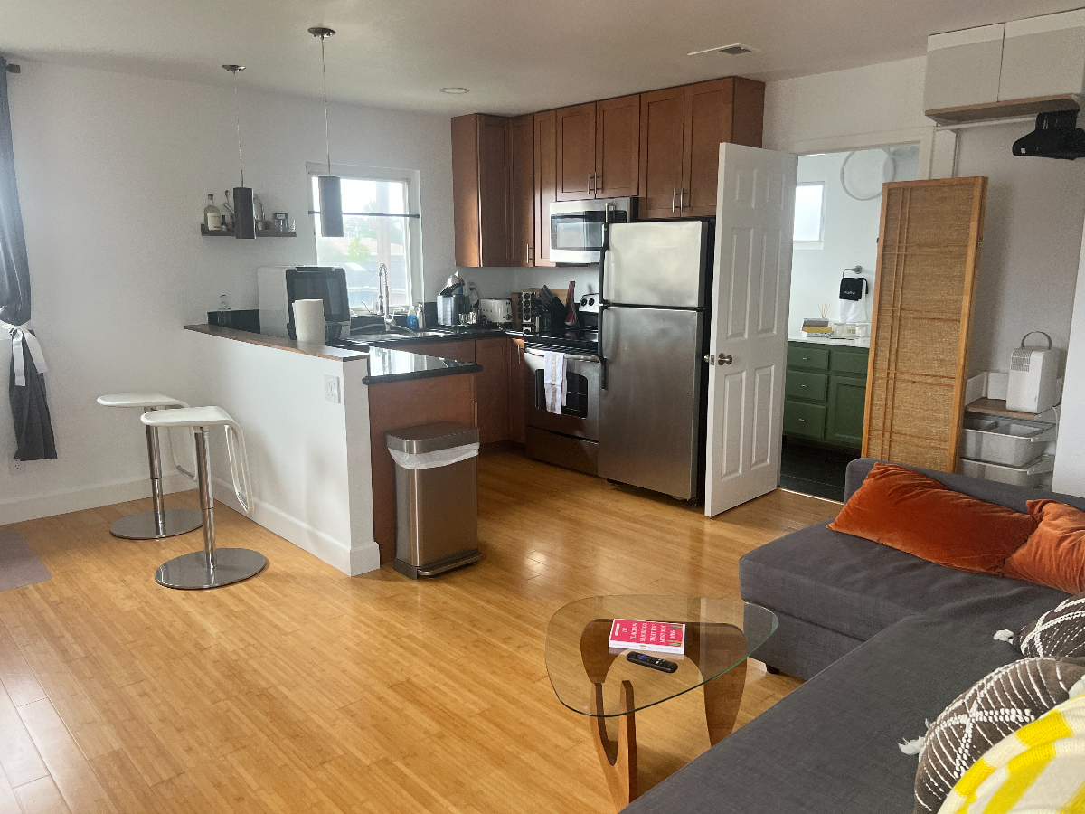 Modern Minimalist Space - Photo 6