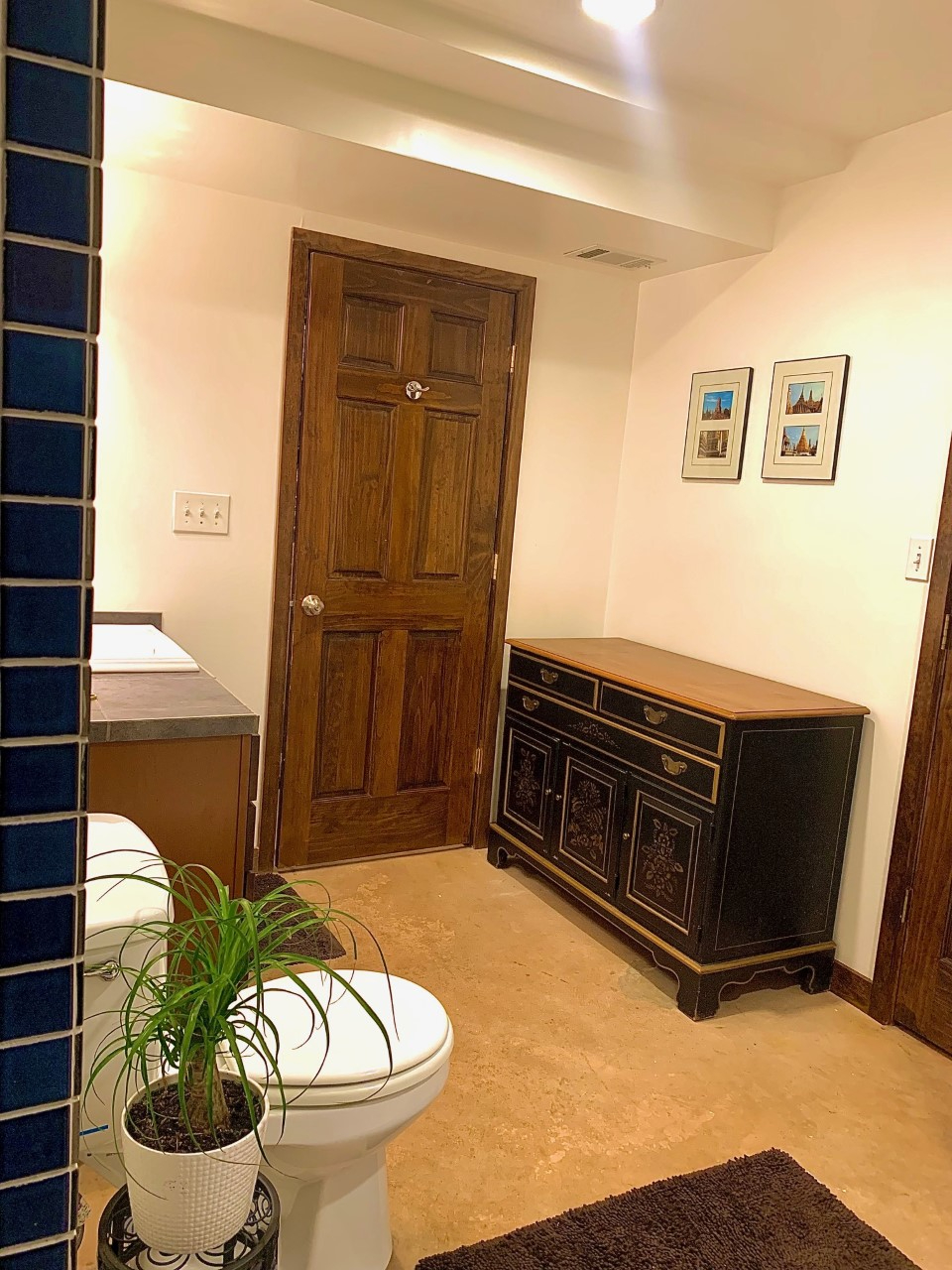 Good people. Great City. Your Private Spacious Home Away from Home. - Photo 8