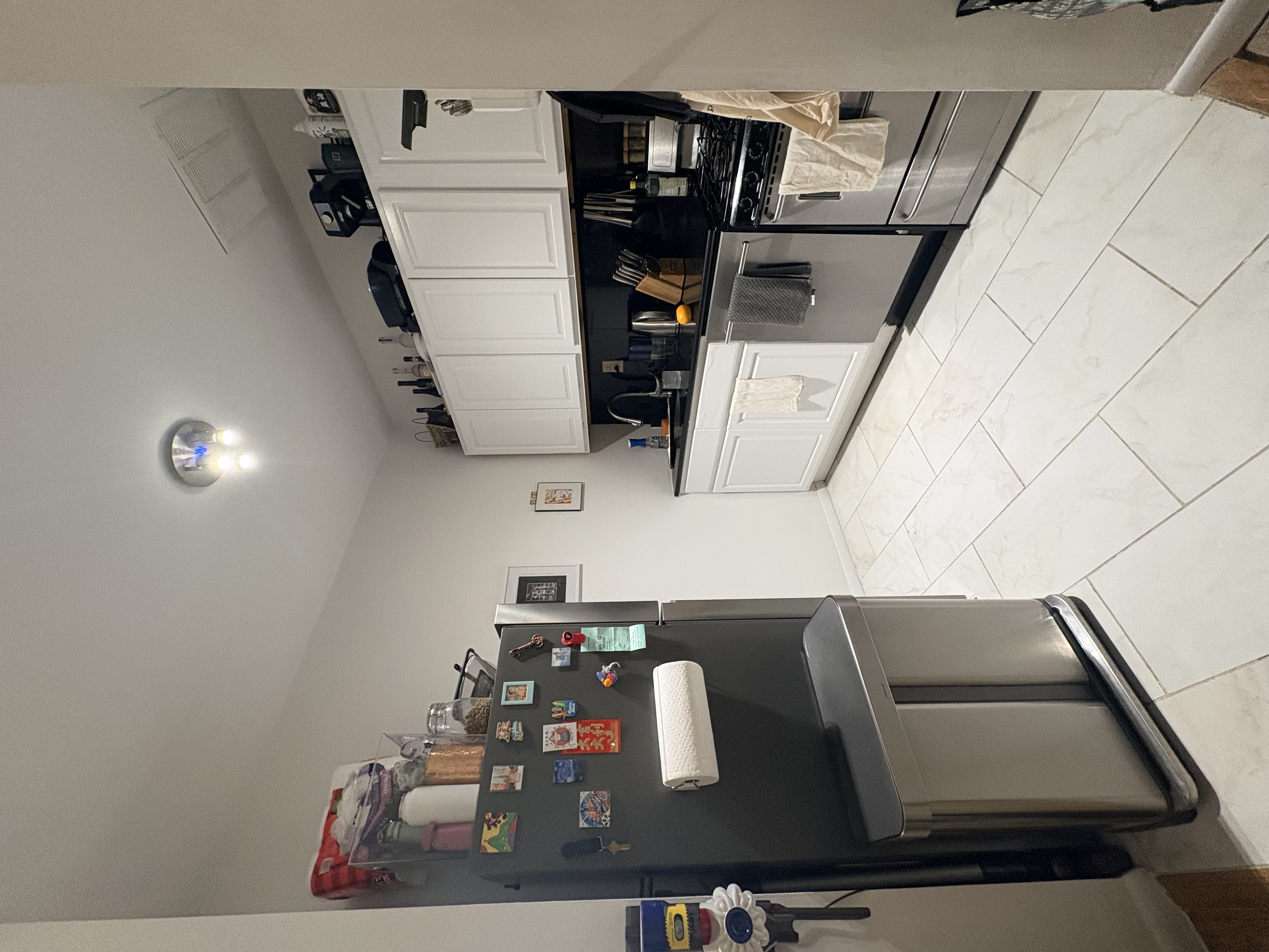 Tranquil tree lined street walk-up apartment- available after 9/30 - Photo 4