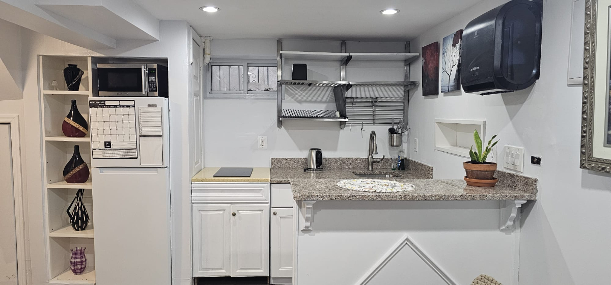 Comfortable basement studio - Photo 5