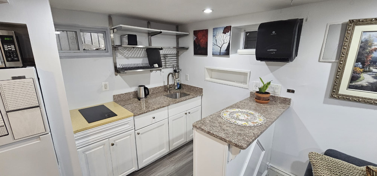 Comfortable basement studio - Photo 6