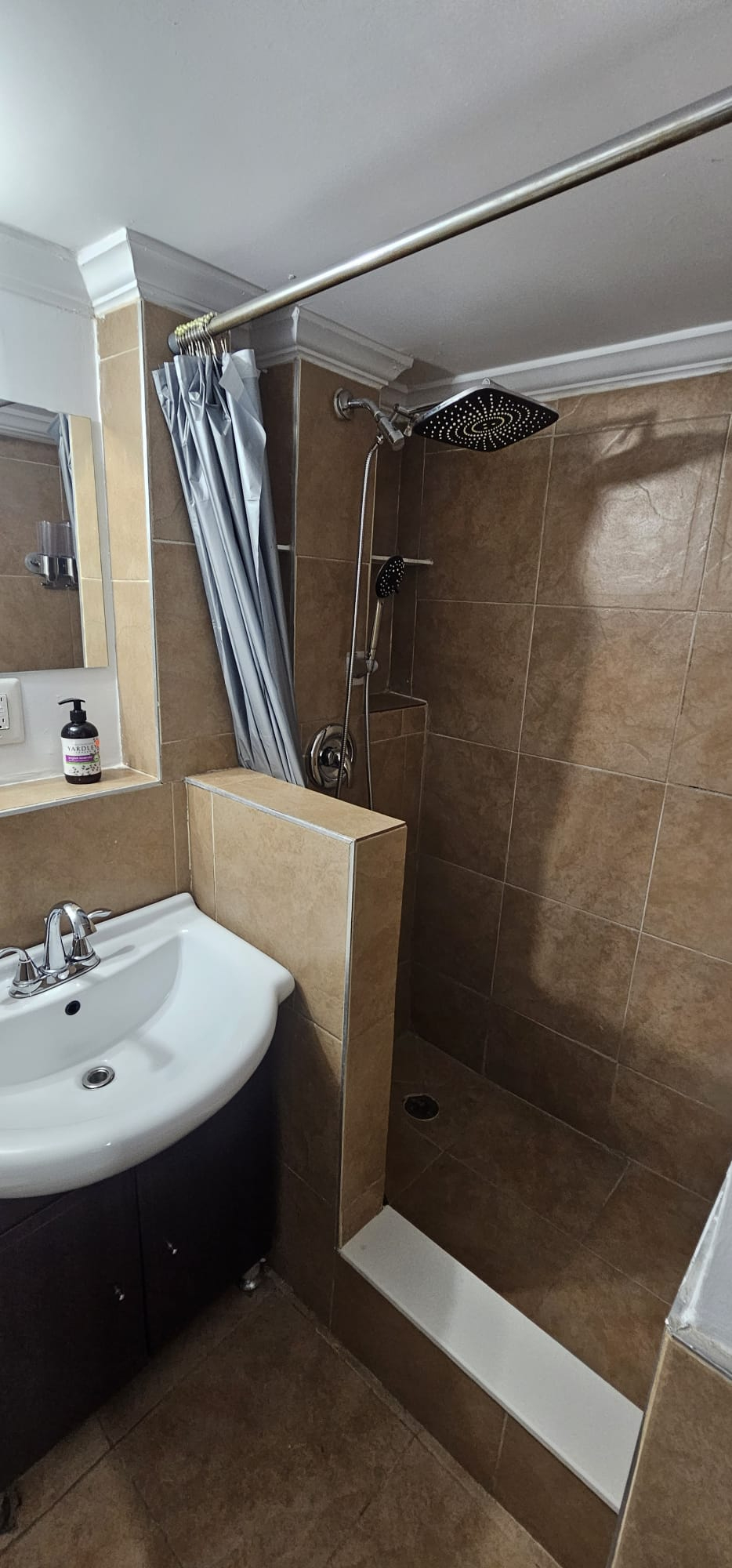 Comfortable basement studio - Photo 8