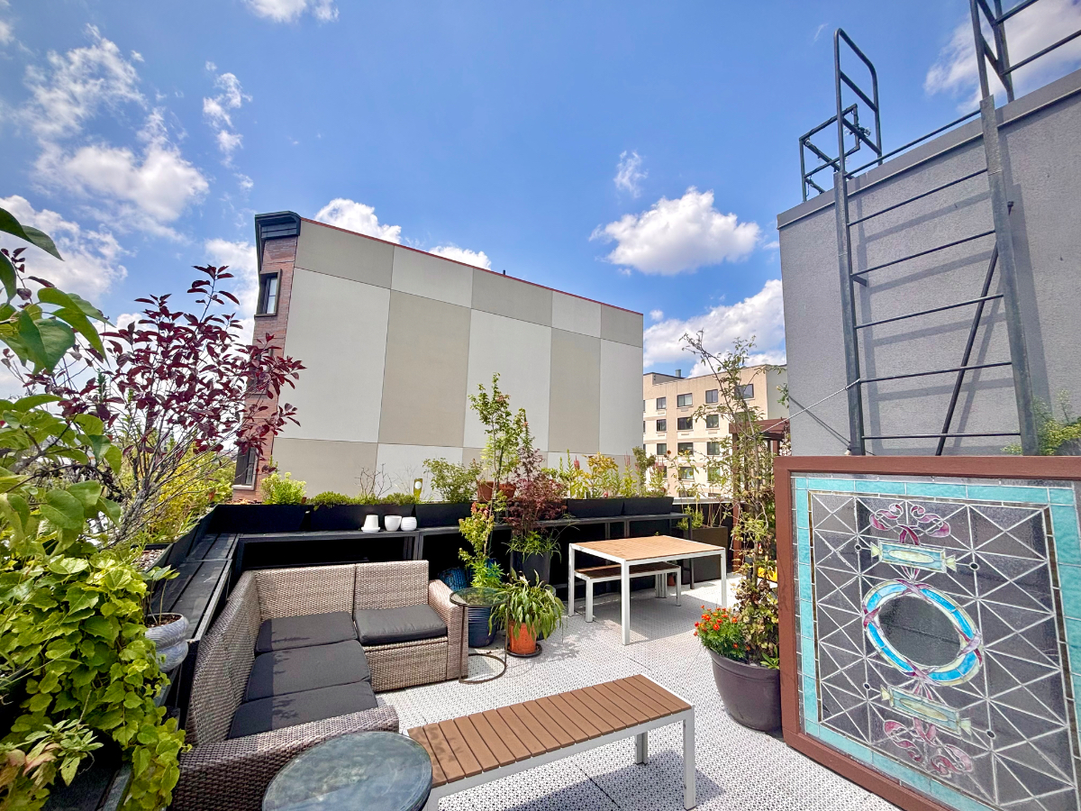 1 bedroom plus loft with a private rooftop - Photo 1
