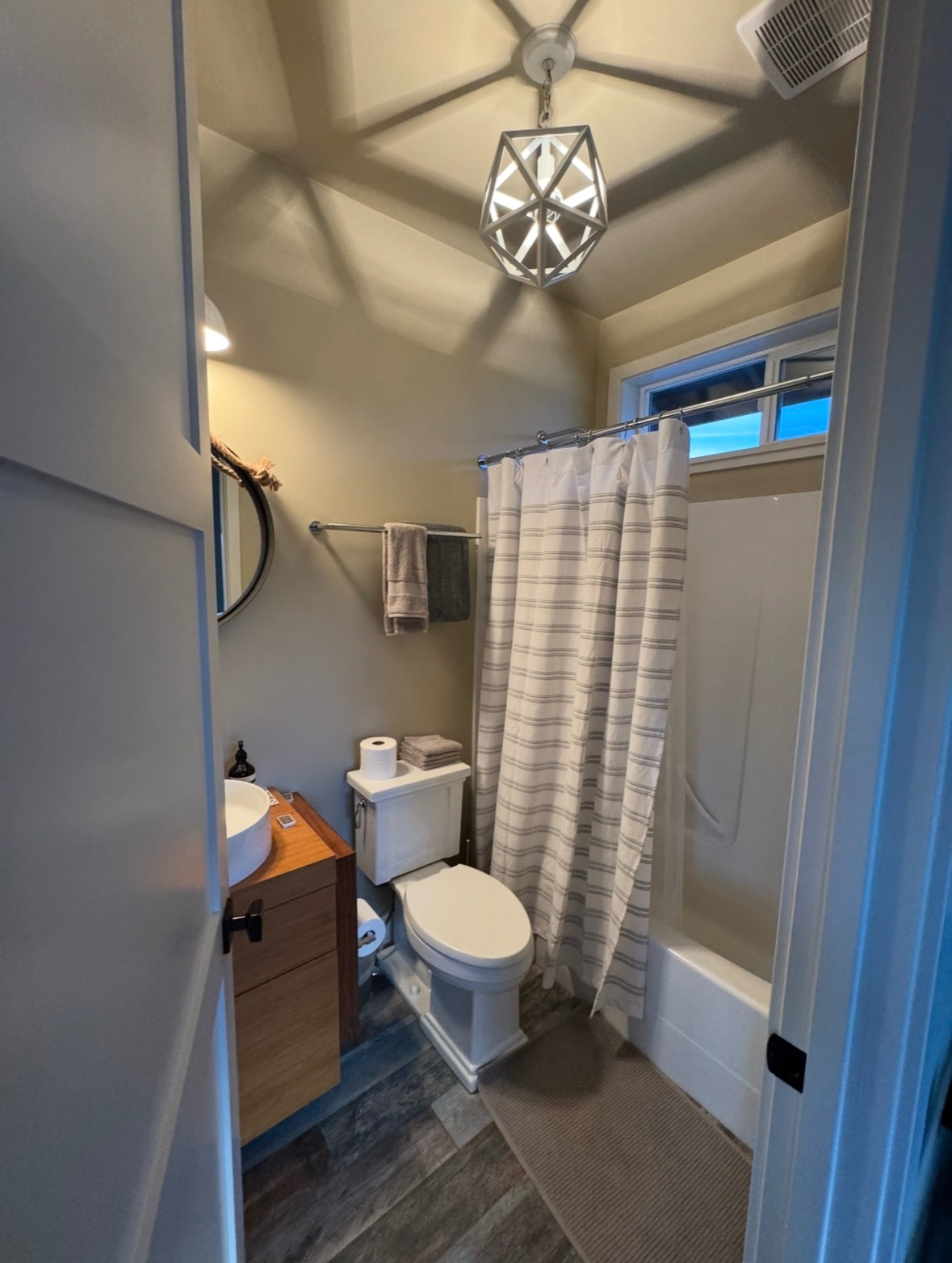 Furnished 1BR ADU with Pilot Butte Views - All-Inclusive - Photo 5