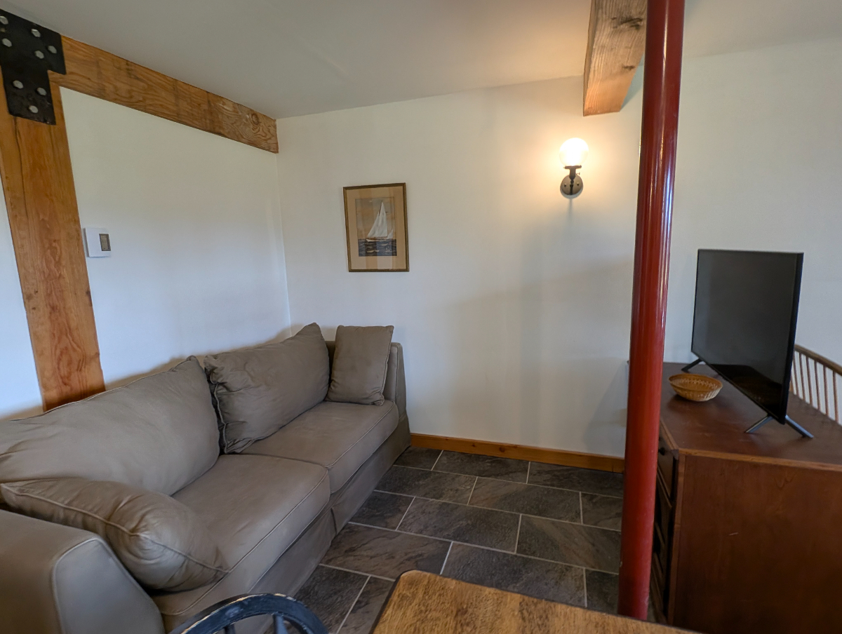 Charming 1BR Apt with Views, Workspace & W/D - Photo 9