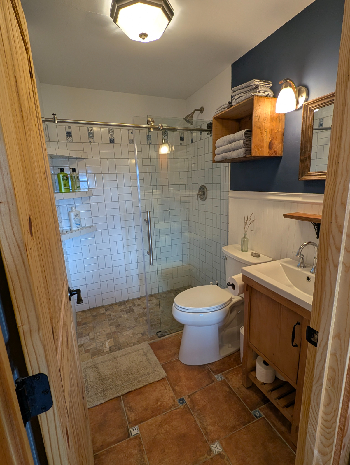 Charming 1BR Apt with Views, Workspace & W/D - Photo 4