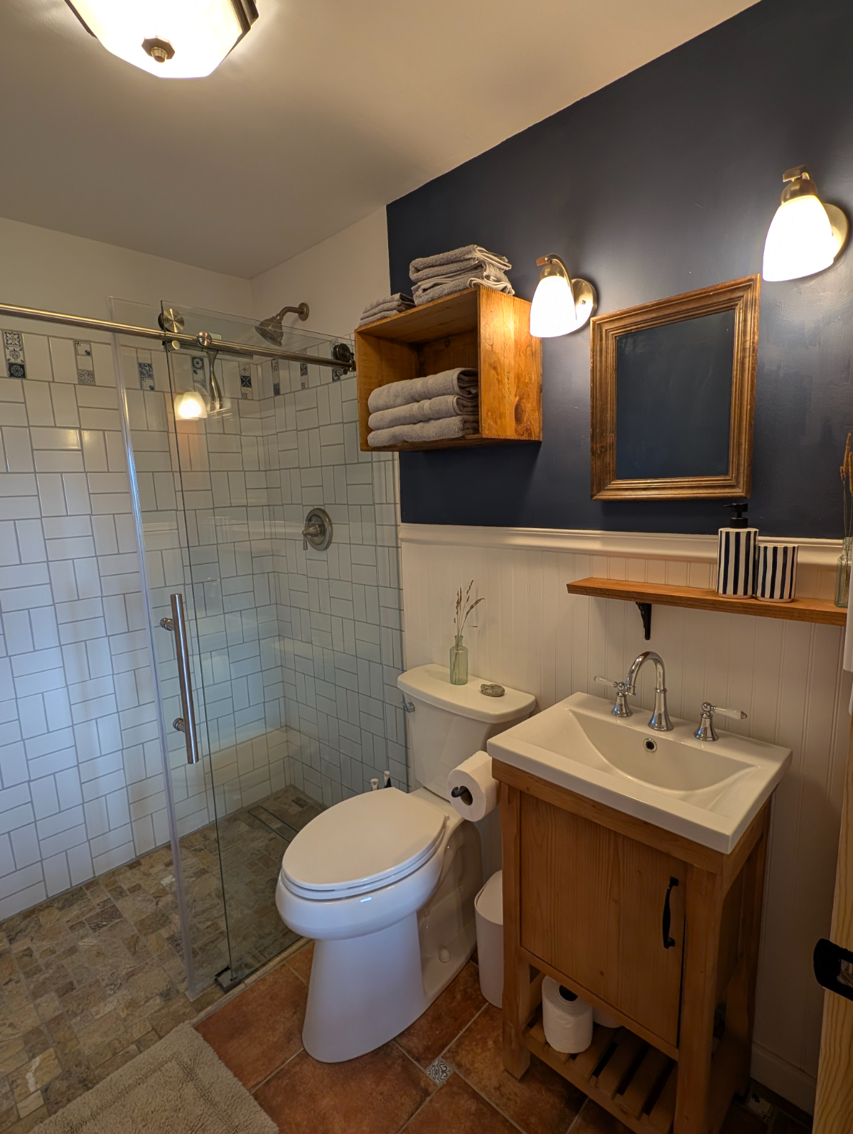 Charming 1BR Apt with Views, Workspace & W/D - Photo 3