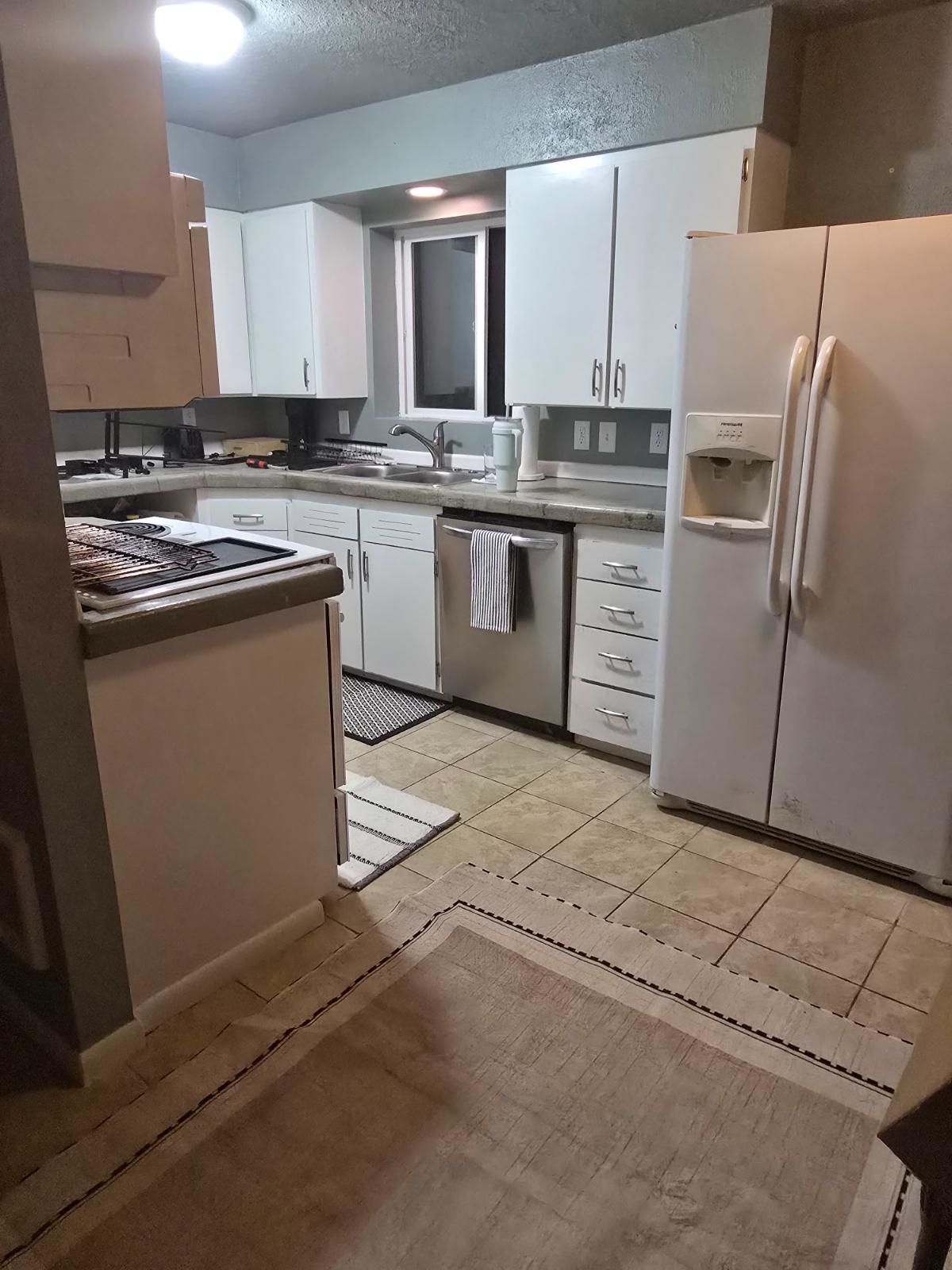 Quiet Furnished Duplex With Fenced Backyard, Dedicated Workspace And Utilities Included - Photo 6