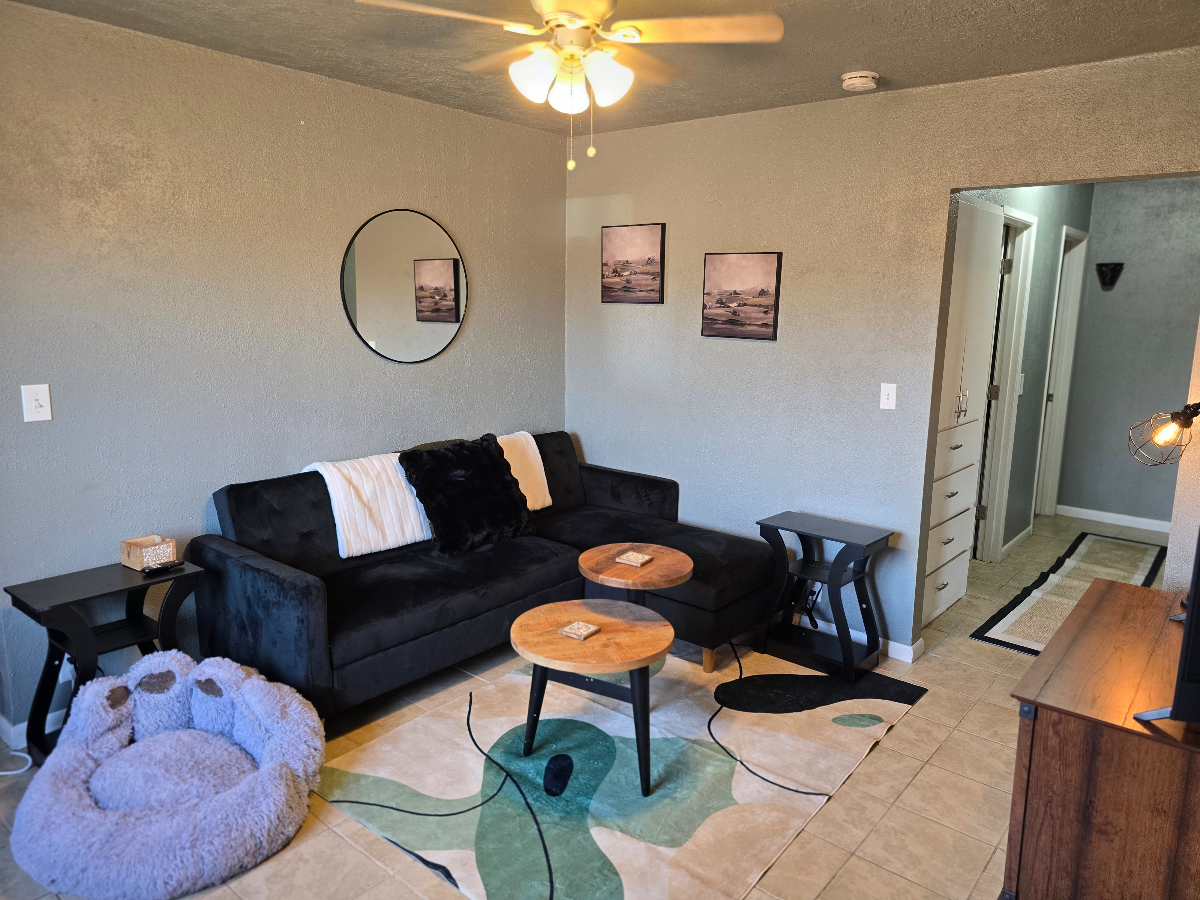 Quiet Furnished Duplex With Fenced Backyard, Dedicated Workspace And Utilities Included - Photo 2