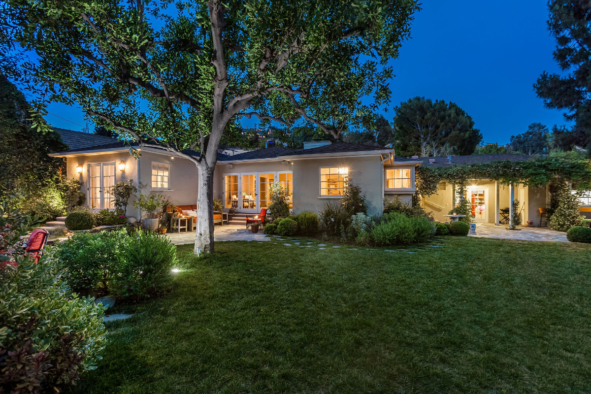 Beachwood: Your Elegant Creative Escape in Old Hollywood - Photo 1