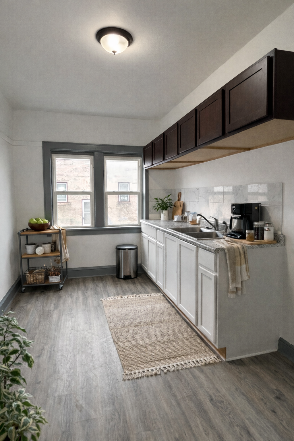Cozy Elevated Living: Spacious, Fully Outfitted 2BD/1 BA Milwaukee Apartment| Perfect for Travel Nur - Photo 6