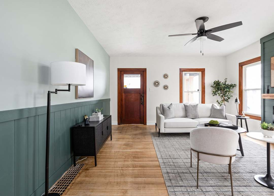 Newly Renovated House with Charm - Photo 2
