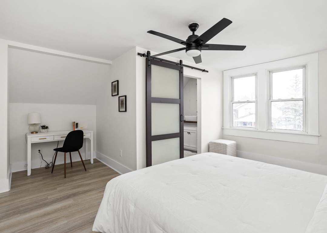 Newly Renovated House with Charm - Photo 5