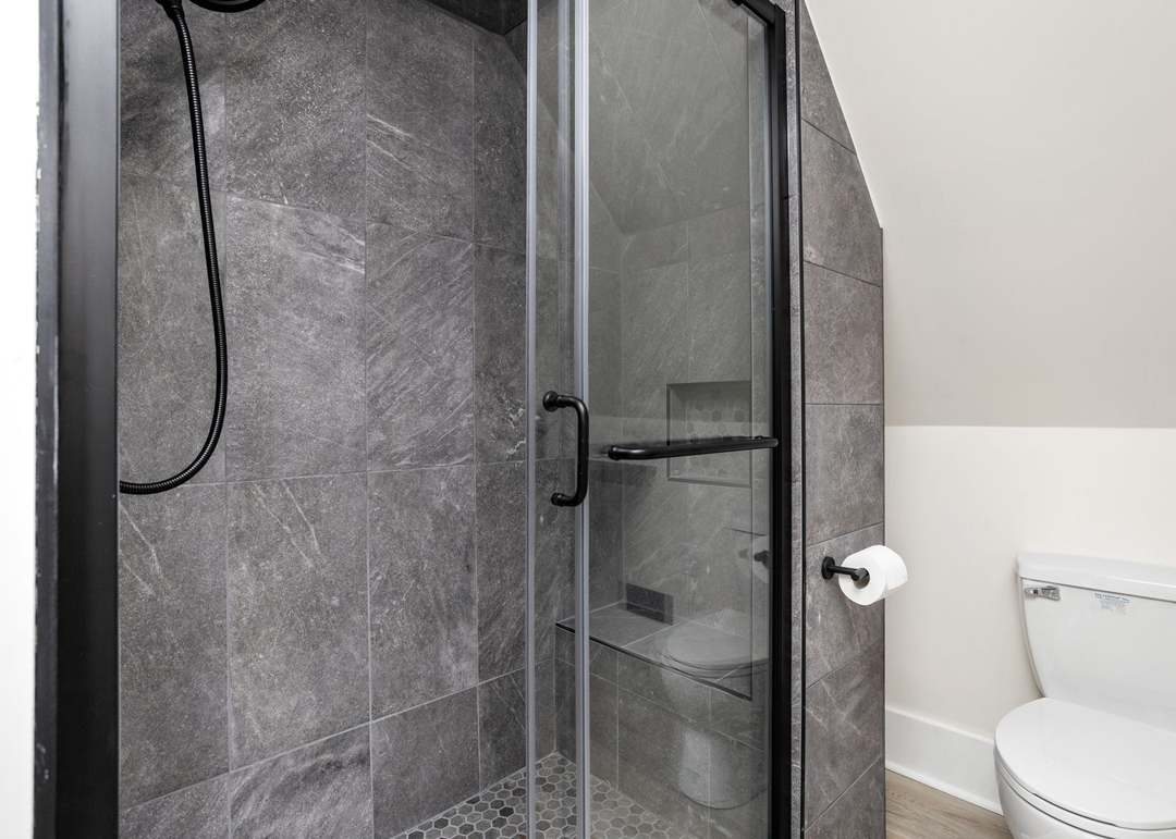 Newly Renovated House with Charm - Photo 6