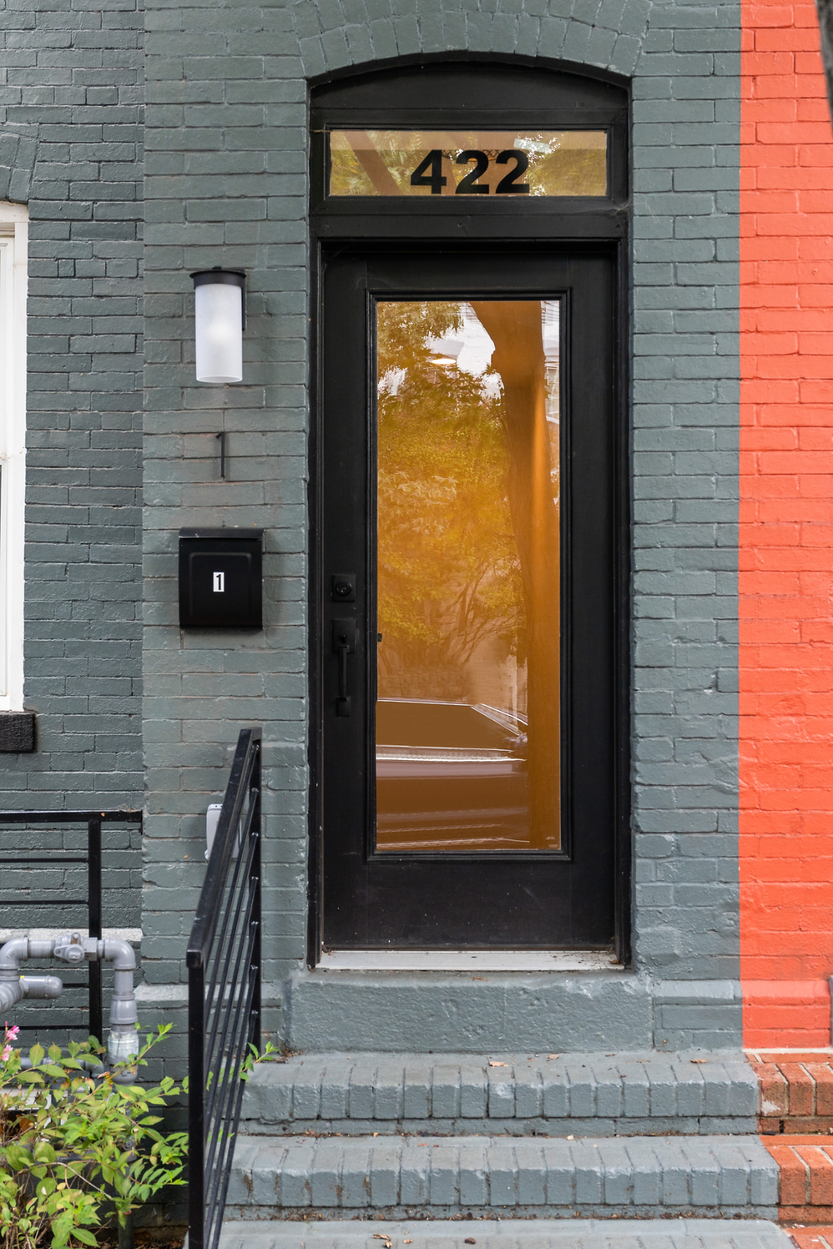 Newly Renovated Shaw Apartment - Photo 4