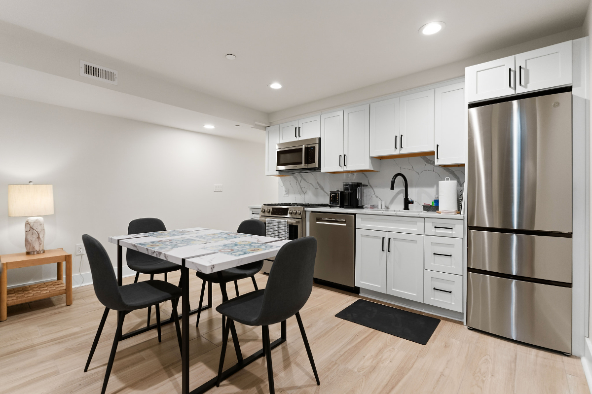 Newly Renovated Shaw Apartment - Photo 8