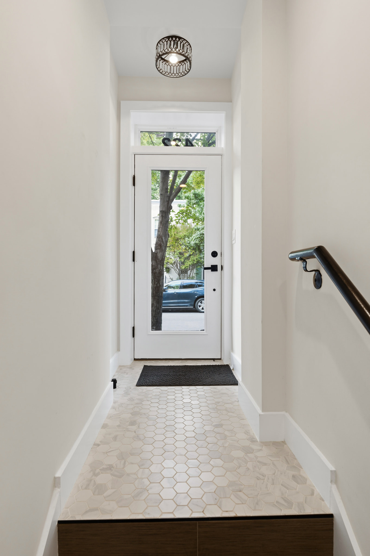 Newly Renovated Shaw Apartment - Photo 6