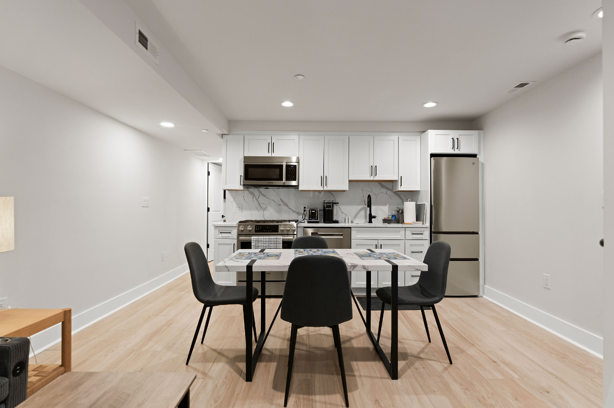 Newly Renovated Shaw Apartment - Photo 10