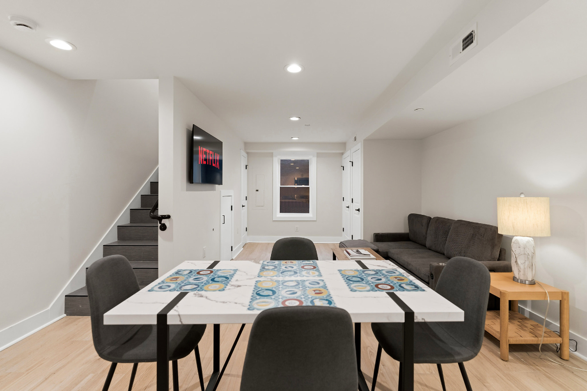 Newly Renovated Shaw Apartment - Photo 11