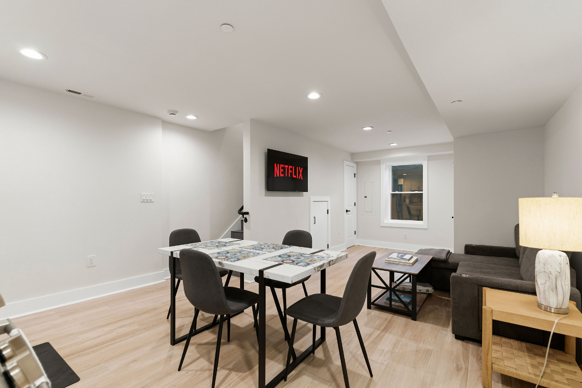 Newly Renovated Shaw Apartment - Photo 12