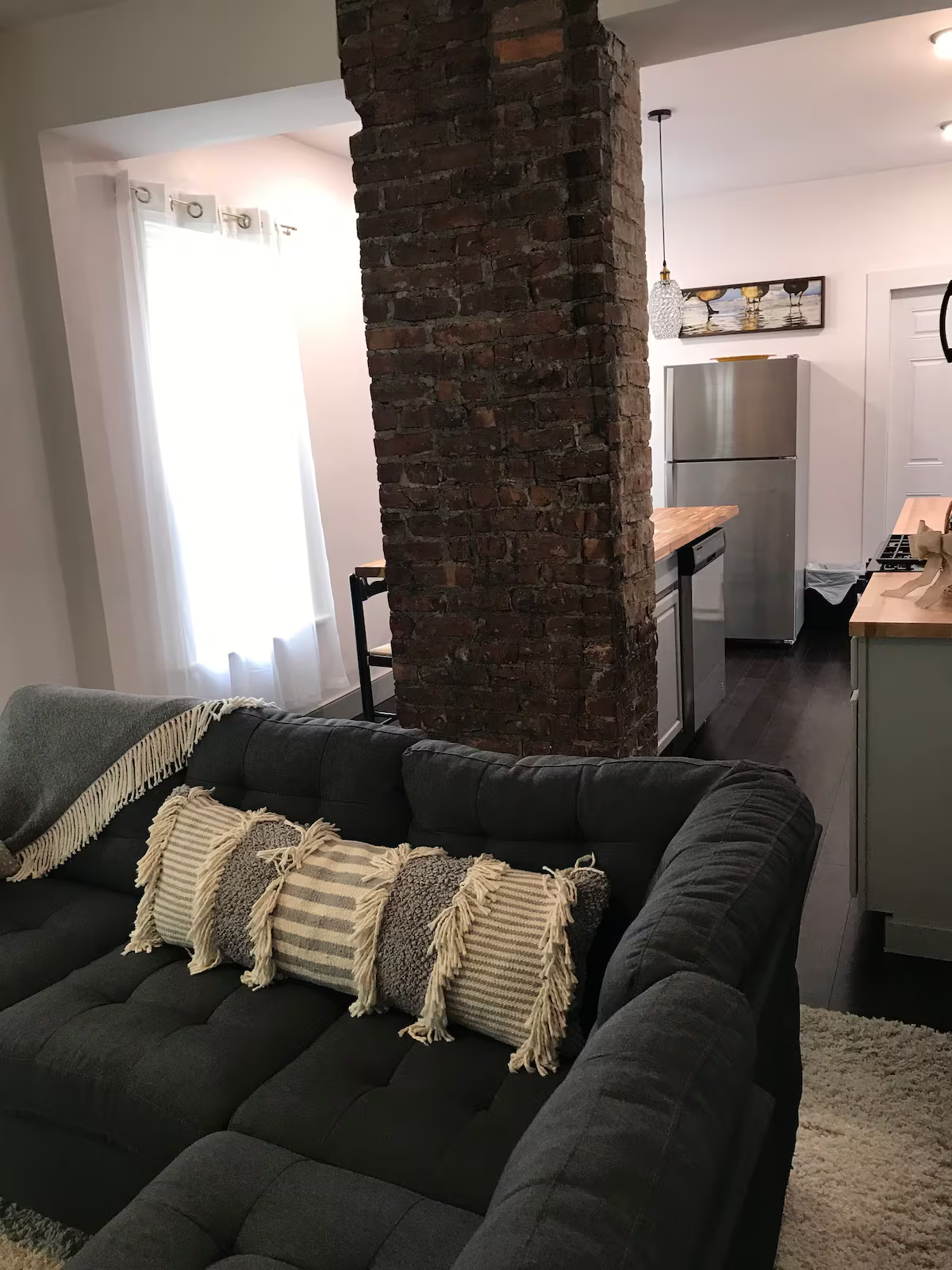 Charming 3BR Home Near Hudson Walkway - Laundry & Backyard Access - Photo 3