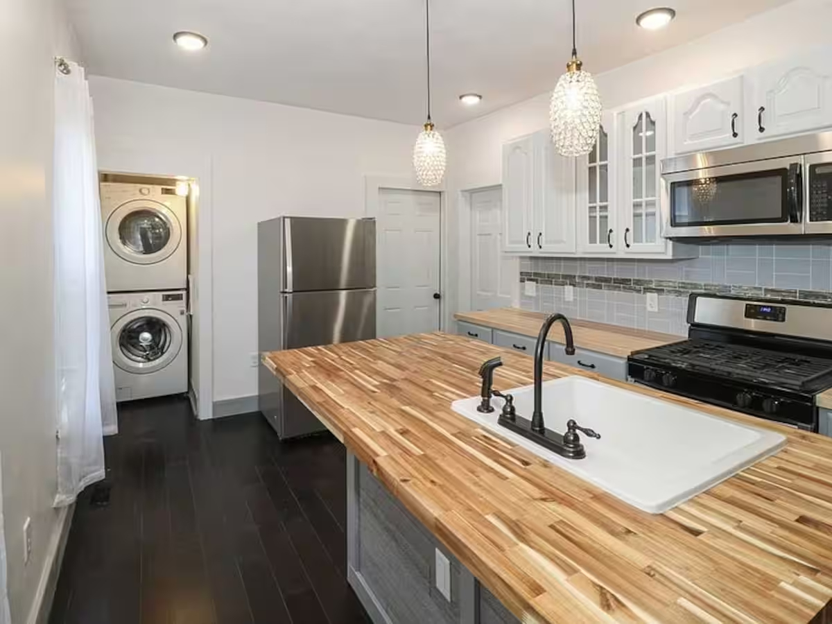 Charming 3BR Home Near Hudson Walkway - Laundry & Backyard Access - Photo 5