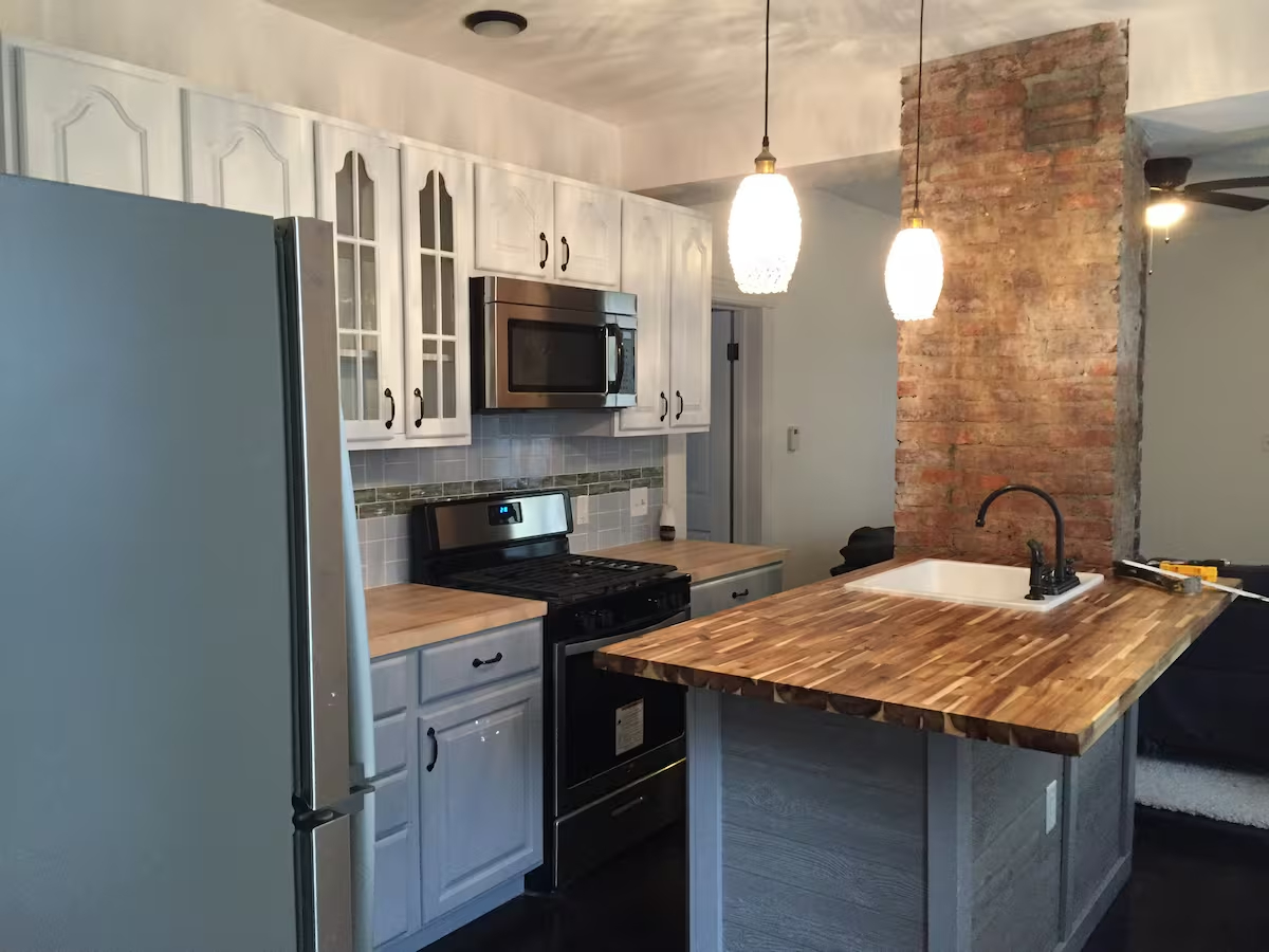 Charming 3BR Home Near Hudson Walkway - Laundry & Backyard Access - Photo 6
