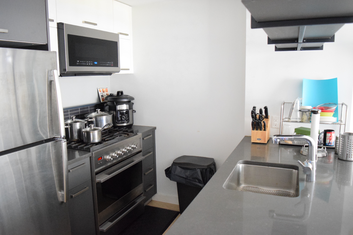 Premium All-Inclusive 1BR/1BA Luxury Sublet - Heart of Williamsburg (Doorman/Gym/W&D) - Photo 2