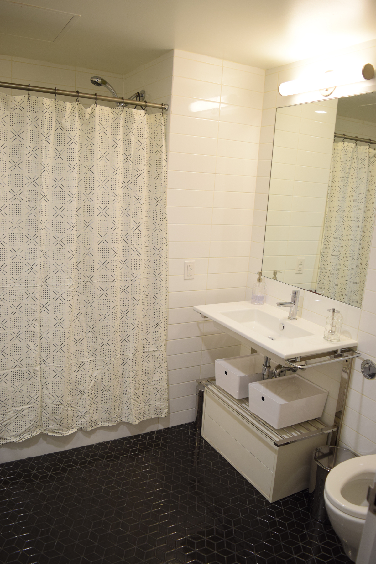 Premium All-Inclusive 1BR/1BA Luxury Sublet - Heart of Williamsburg (Doorman/Gym/W&D) - Photo 7