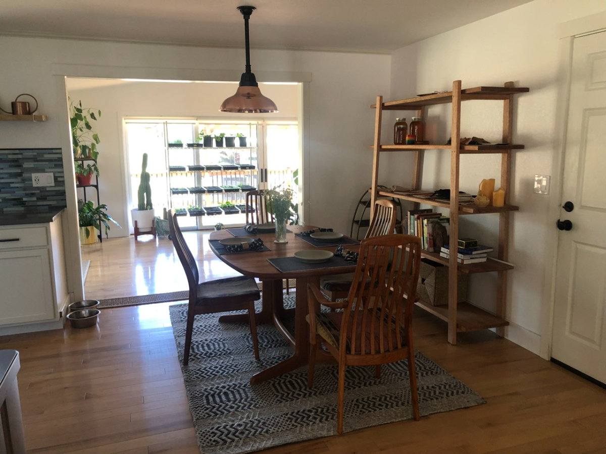 Stunning shared home with urban flower farm, sauna, gorgeous deck, and great location for travel nurses/locums - Photo 5