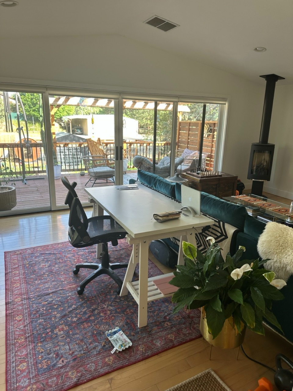 Stunning shared home with urban flower farm, sauna, gorgeous deck, and great location for travel nurses/locums - Photo 6