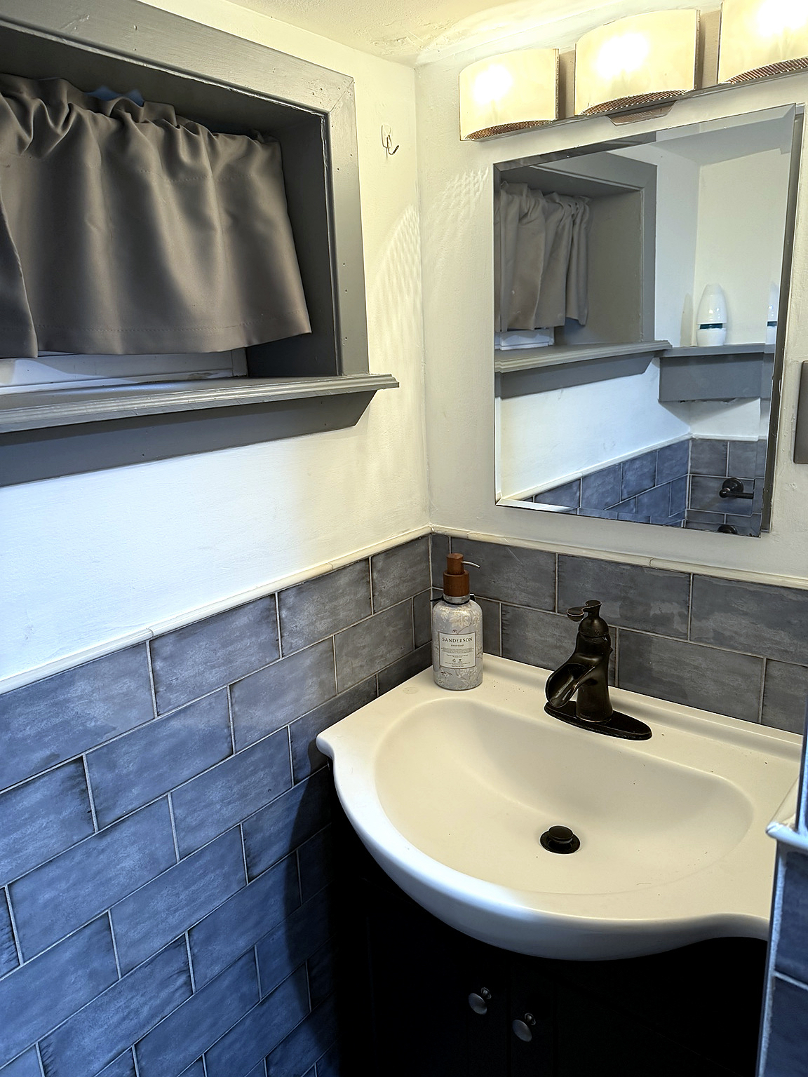 The Haus Away from Home - Photo 8