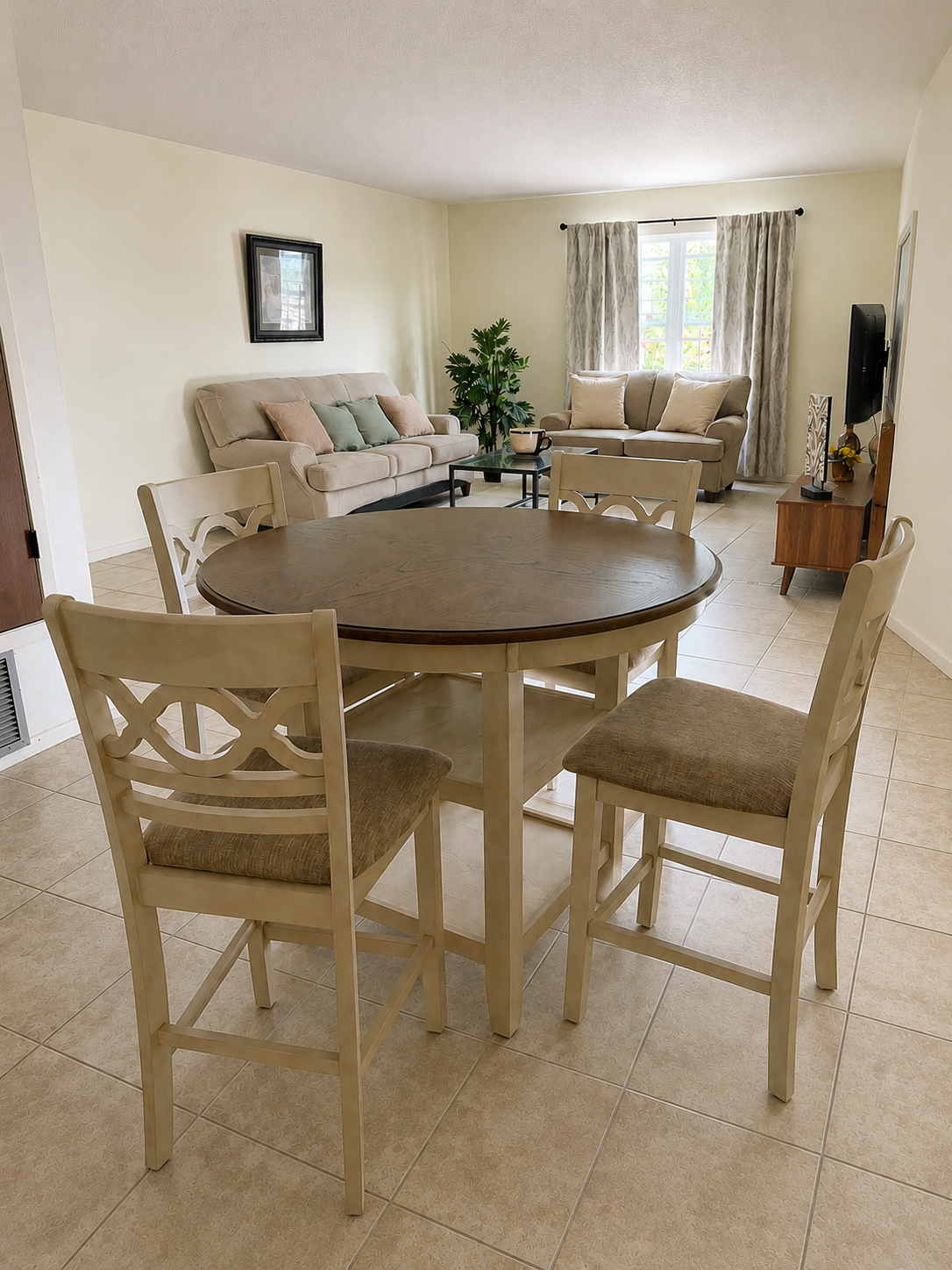 Spacious Furnished 2BR/2BA Apartment in McAllen - Photo 2