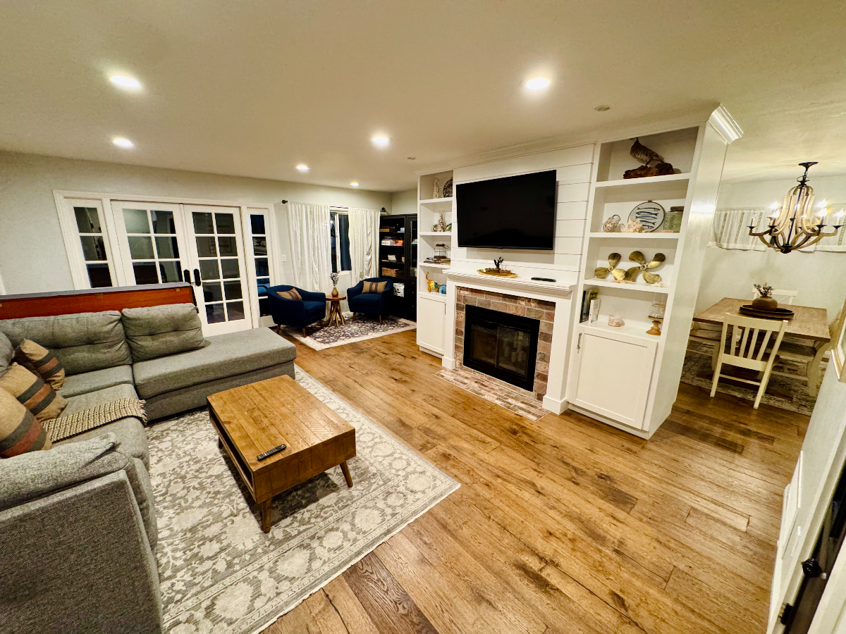 Completely renovated 3 bed/2 bath close to UCSD, walk from Sprouts/Starbucks/restaurants - Photo 1