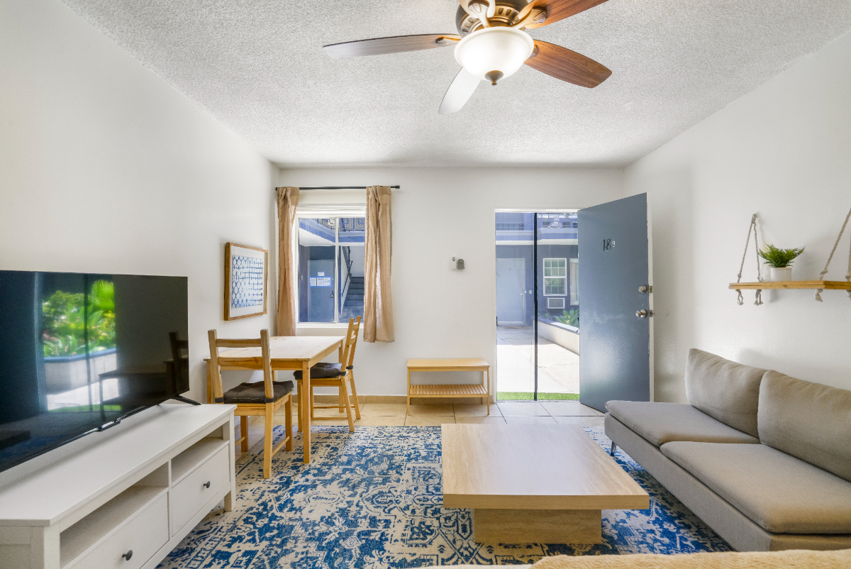 Spacious Studio Near Culver City & Venice - Photo 6