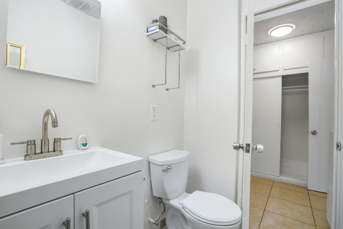 Spacious Studio Near Culver City & Venice - Photo 4