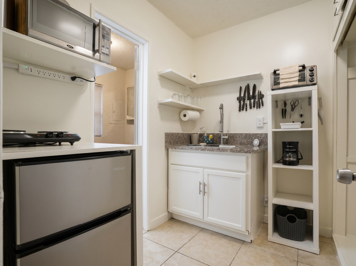 Spacious Studio Near Culver City & Venice - Photo 2