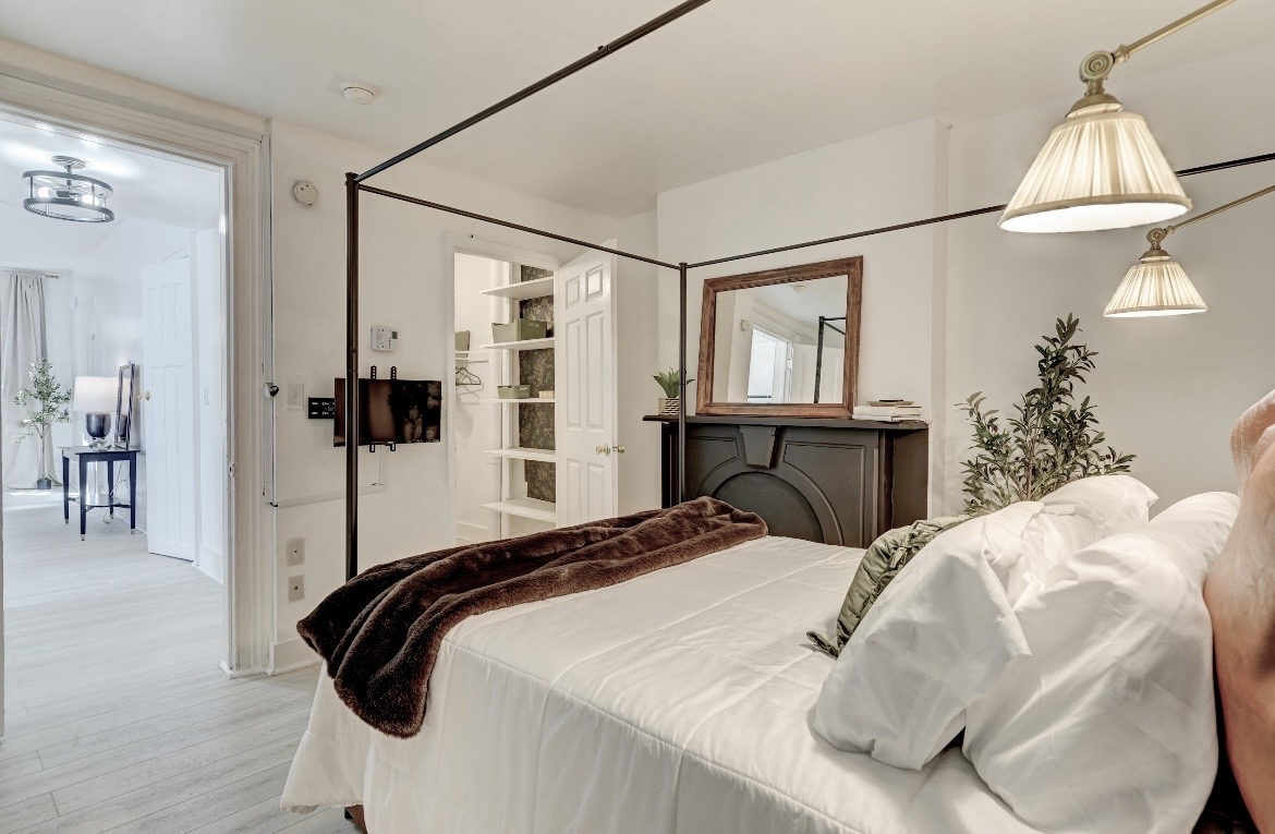 Stylish Downtown Albany Retreat | Furnished 1BR + 1.5 Baths + W/D - Photo 3