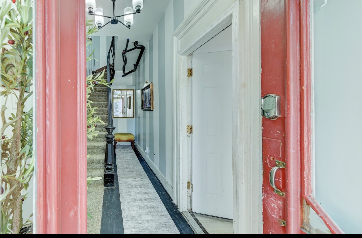 Stylish Downtown Albany Retreat | Furnished 1BR + 1.5 Baths + W/D - Photo 2