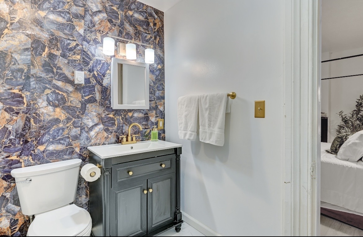 Stylish Downtown Albany Retreat | Furnished 1BR + 1.5 Baths + W/D - Photo 6