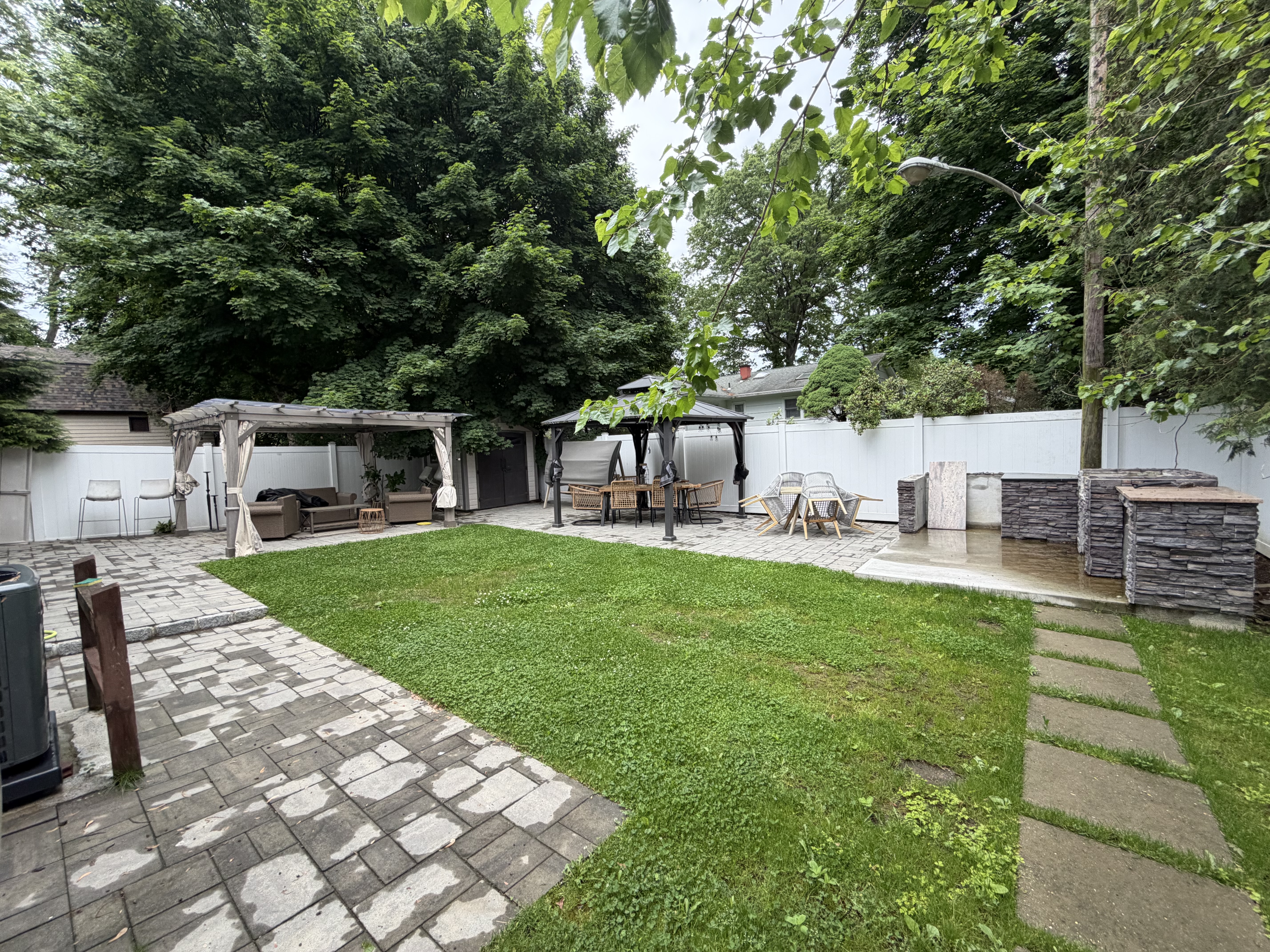 Fully renovated peaceful room with private bathroom - Photo 11