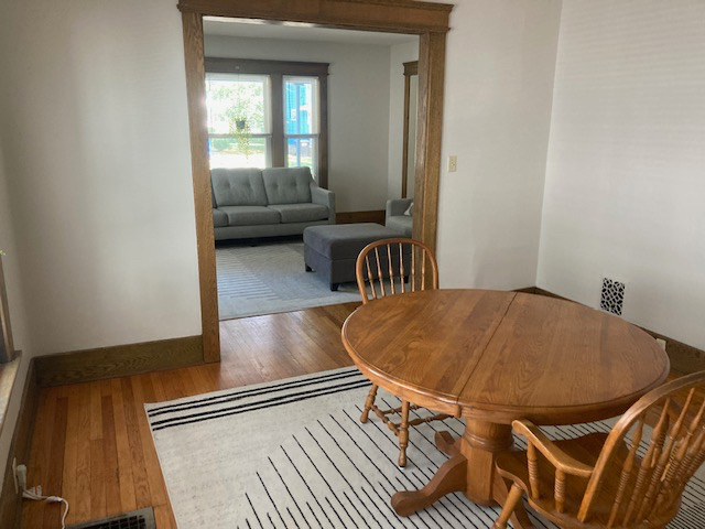 Convenient Two Bedroom apartment - Photo 3