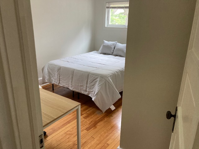Convenient Two Bedroom apartment - Photo 11