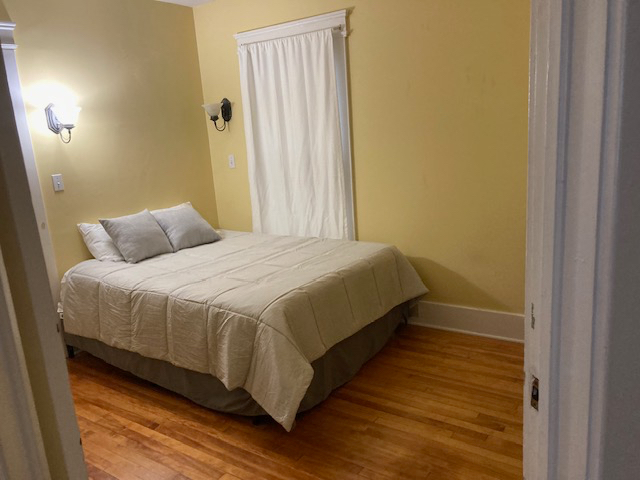 Convenient Two Bedroom apartment - Photo 12