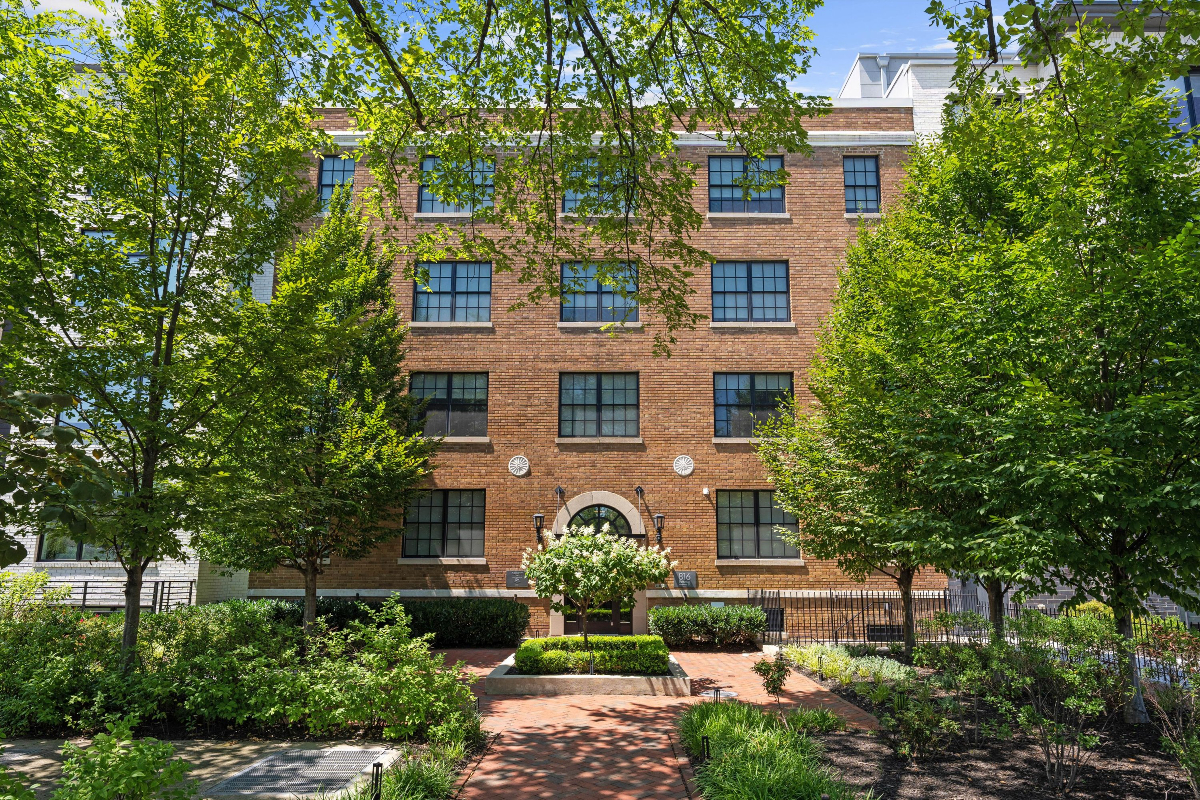 Live Like a Local in DC | Fully Furnished 2BR/2BA Near Capitol Hill & Navy Yard - Photo 5