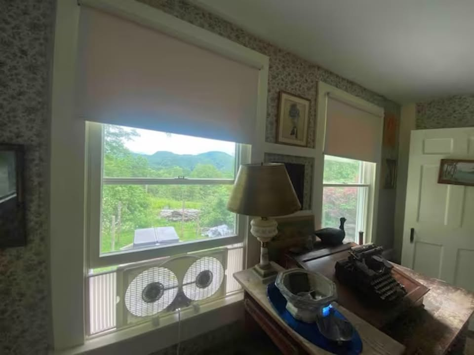 ROOMSHARE in 5BD, 2.5BA Fully Furnished Farmhouse, Avail Sept 12, hot tub, outdoor shower, serenity - Photo 6
